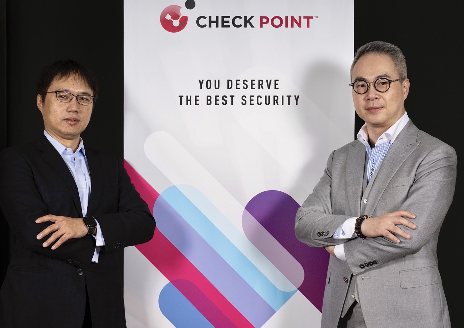 【新聞圖片1】圖片由左至右為Check Point Software 台灣區技術總監傅國書、Check Point Software 台灣區總經理劉基章